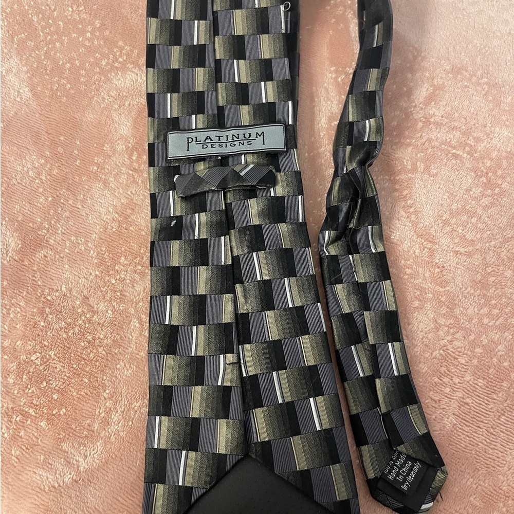 Elegant Black and Green Checkered Tie - Picture 4 of 7